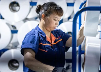 China’s Economy Surpasses Growth Forecasts Despite Tariff Threats and Property Struggles